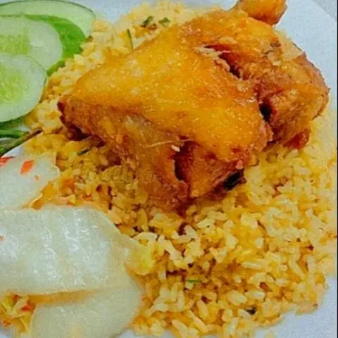 Hình ảnh Cơm gà má đùi sốt mắm tỏi