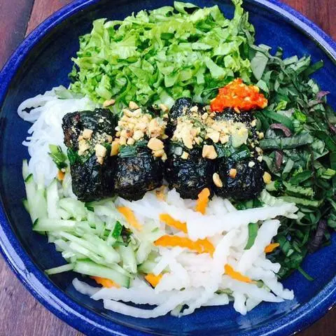 Hình ảnh Bún bò lá lốt