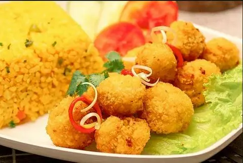 Hình ảnh Cơm chiên gà viên TP