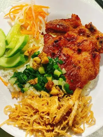 Hình ảnh Cơm sườn + bì thịt (hình thật quán tôi)