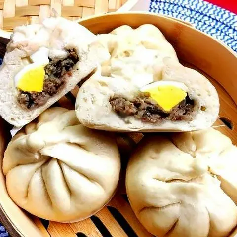 Hình ảnh Bánh bao 2 trứng cút