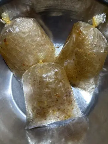 Hình ảnh combo 3 bánh tráng tỏi cay