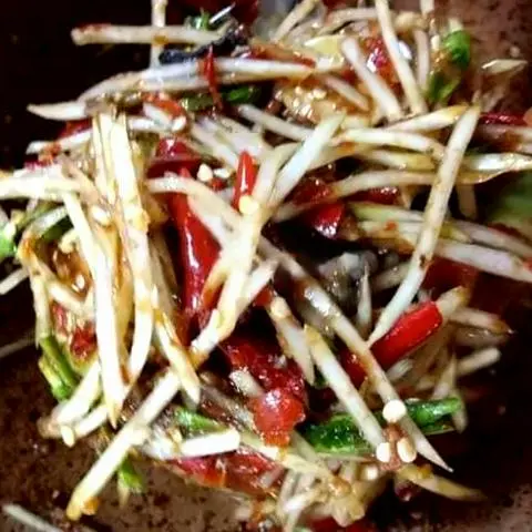 Hình ảnh Gỏi đu đủ ba khía Thái