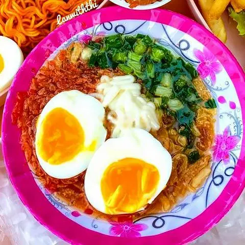 Hình ảnh Bánh tráng chấm sốt bơ trứng  mỡ hành