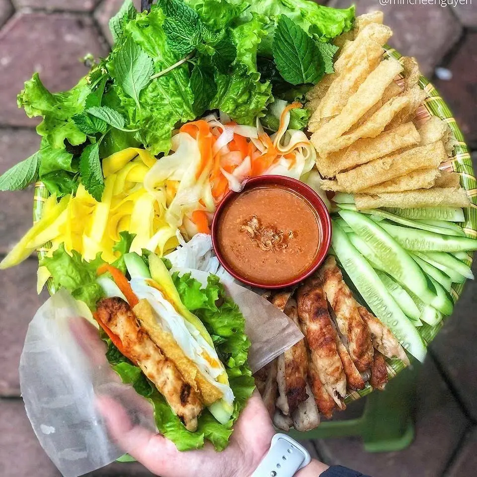 Hình ảnh mẹt nem nướng-tương đậu 