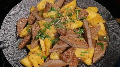 Hình ảnh Cơm chả cá xào thơm