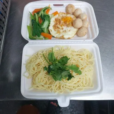 Hình ảnh mì  ý xào cá viên +trứng