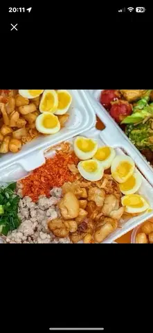 Hình ảnh Bánh Tráng Trộn + Tóp Mỡ + Thịt Bằm + 2 Trứng Cút