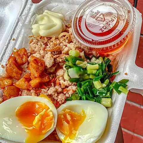Hình ảnh Bánh tráng trộn thịt bằm tép mỡ