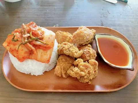 Hình ảnh Cơm Gà Viên Sốt Cay (Sốt Riêng)