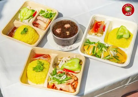 Hình ảnh combo2: Cơm gà 1/4 + Cơm heo quay + cơm xá xíu Quảng Đông+ Canh rong biển 
