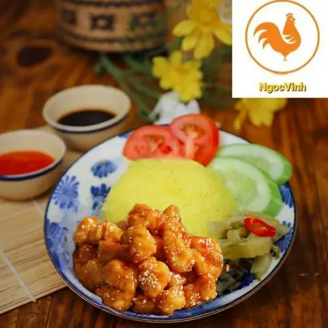 Hình ảnh Cơm Gà Viên Sốt Cay