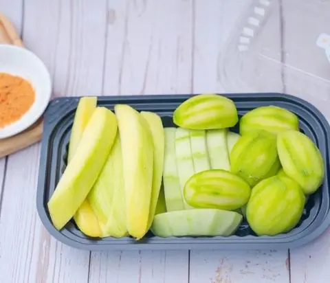 Hình ảnh Combon ổi + xoài chấm mắm ruốc ( hoặc muối tôm ) 