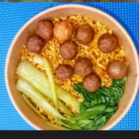 Hình ảnh mì trộn bò viên cải thìa