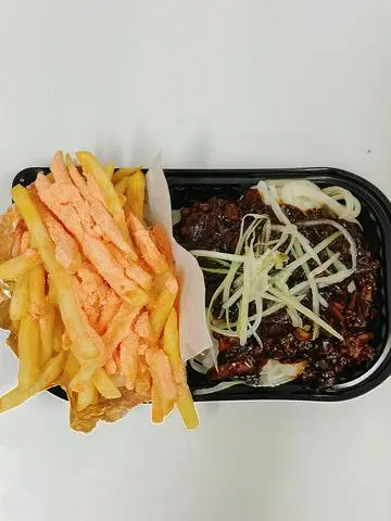 Hình ảnh Set mì tương đen mix tok khoai lắc