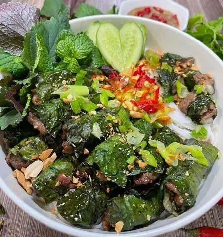 Hình ảnh Bún Bò Lá Lốt Nước Mắm