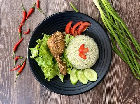 Hình ảnh Cơm Chiên Muối É - Đùi Tỏi Gà Mắm Tỏi
