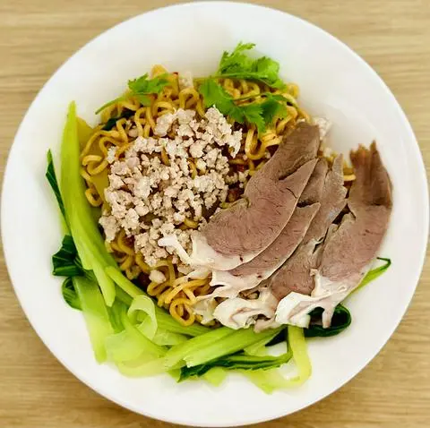 Hình ảnh Mì trộn tim heo