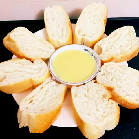 Hình ảnh Bánh mì chấm sữa Ông Thọ