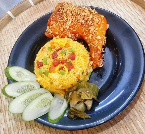 Hình ảnh Cơm Chiên Dương Châu + Gà Mắm Tỏi Góc Tư