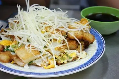 Hình ảnh Bột Chiên Trứng + Xúc Xích 