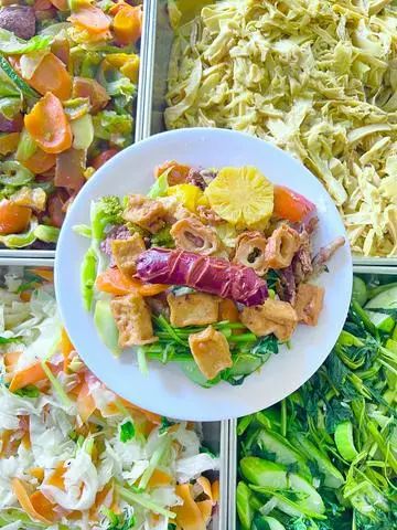 Hình ảnh Cơm chay xúc xích