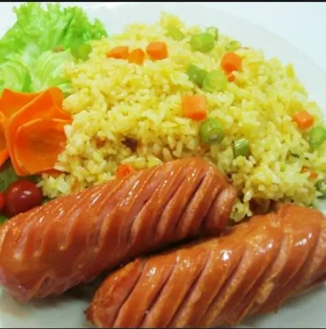 Hình ảnh Cơm chiên xúc xích