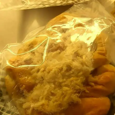 Hình ảnh Bánh Mì Xúc Xích Chà Bông 