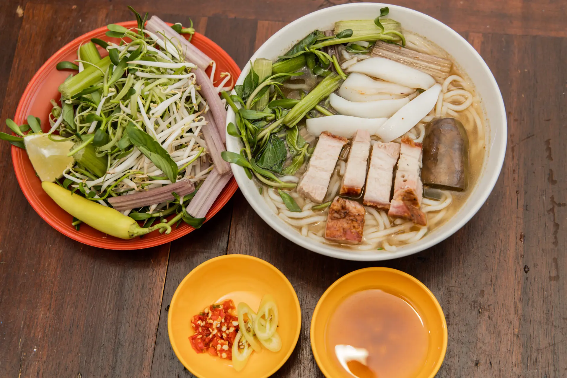 Hình ảnh Bún mắm mực heo quay