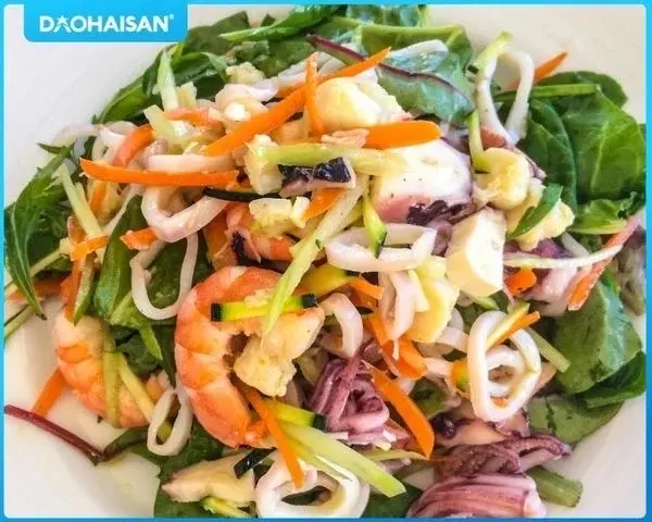 Hình ảnh Gỏi xoài tôm mực