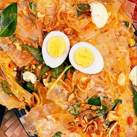 Hình ảnh Bánh tráng trộn tôm rim sa tế - 1 trứng (Mới)