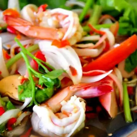 Hình ảnh Hải sản trộn chua cay Thái