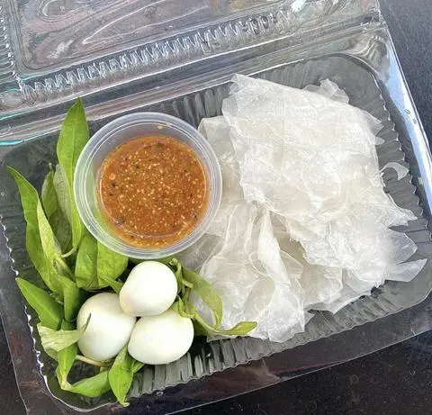 Hình ảnh Bánh tráng chấm 3 trứng cút