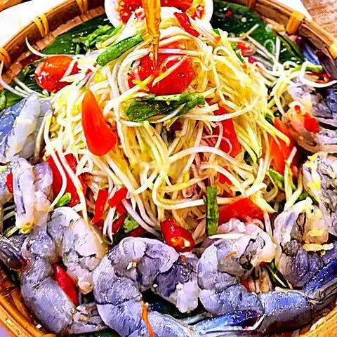 Hình ảnh Máng gỏi tôm somtum tái
