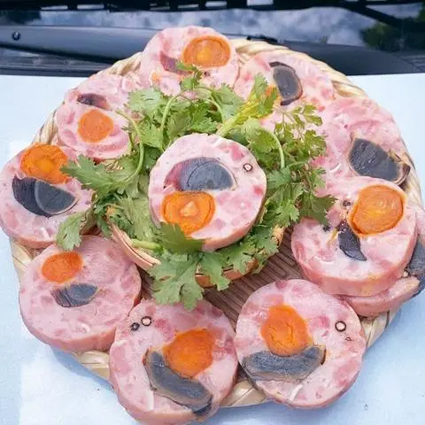 Hình ảnh Giò Thủ Trứng Muối Mix Bắc Thảo 500g