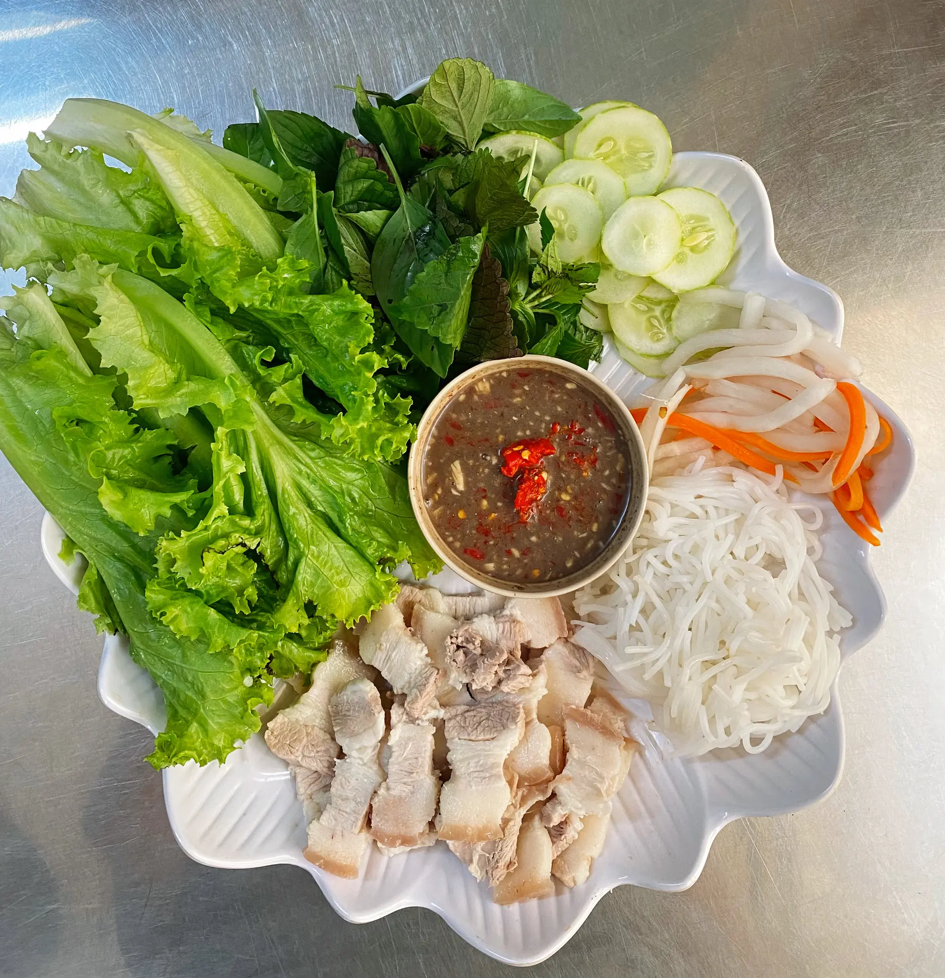 Hình ảnh Thịt luộc mắm nêm cuốn bánh tráng (Bán Chạy )