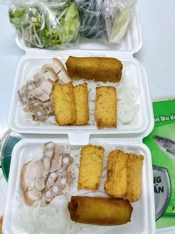 Hình ảnh Bún đậu thịt luộc chả giò 