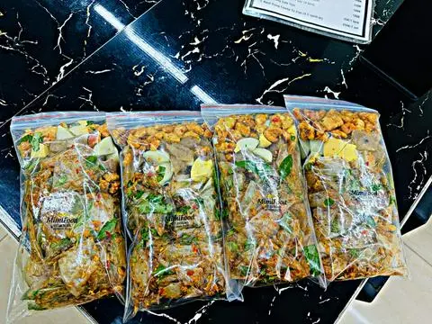Hình ảnh Bánh tráng tỏi ớt đặc biệt  