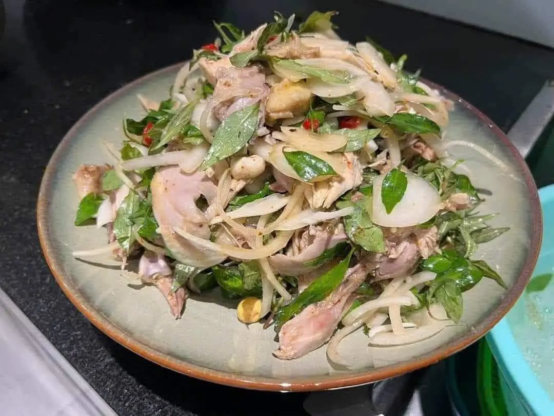 Hình ảnh Com goi ga (Cham muoi tieu)