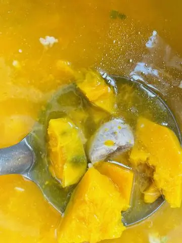 Hình ảnh Canh sườn non hầm bí đỏ 