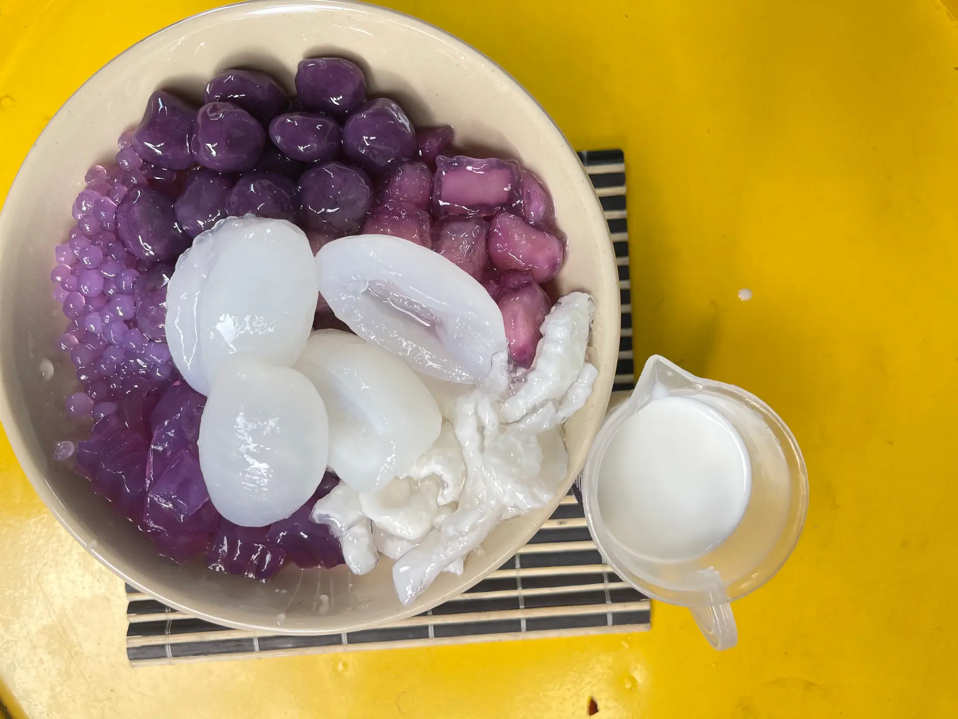 Hình ảnh Chè Khoai Tím Dừa Nước