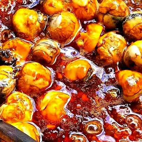 Hình ảnh Hột vịt lộn xào me