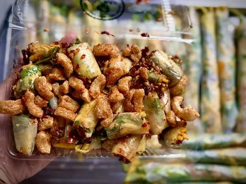 Hình ảnh Cuốn trộn muối bò tóp mỡ siêu dính