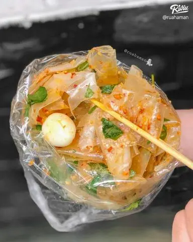Hình ảnh Bánh tráng tỏi ớt + khô gà ngon