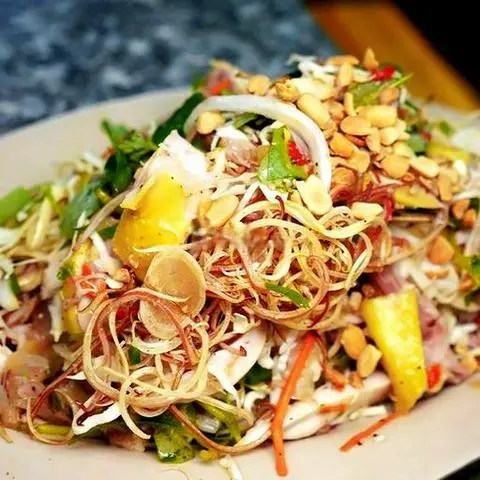 Hình ảnh Ức Gà Trộn Gỏi Không Cơm