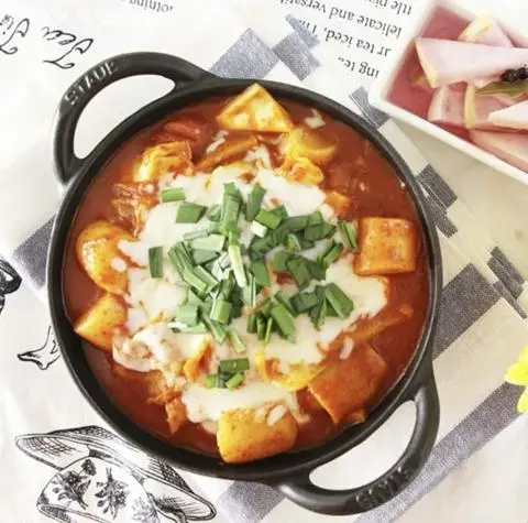 Hình ảnh Tobokki truyền thống phô mai đút lò