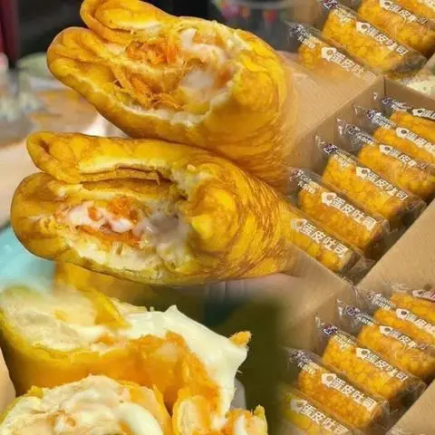 Hình ảnh Bánh mì cuộn vỏ trứng sốt salad chà bông (1 bánh) 