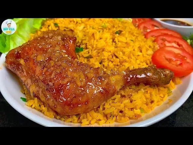Hình ảnh Cơm Chiên Đùi Gà Lớn Sốt Chua Ngọt Hoặc Mắm Me