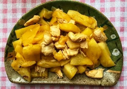 Hình ảnh Cơm Chiên Gà Xé Rim Thơm