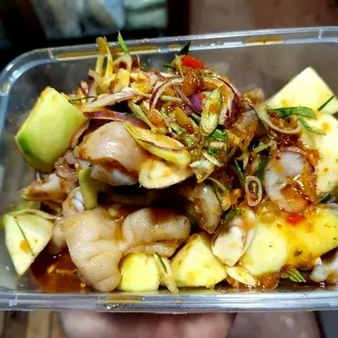 Hình ảnh Chân gà rút xương sốt thái nhỏ